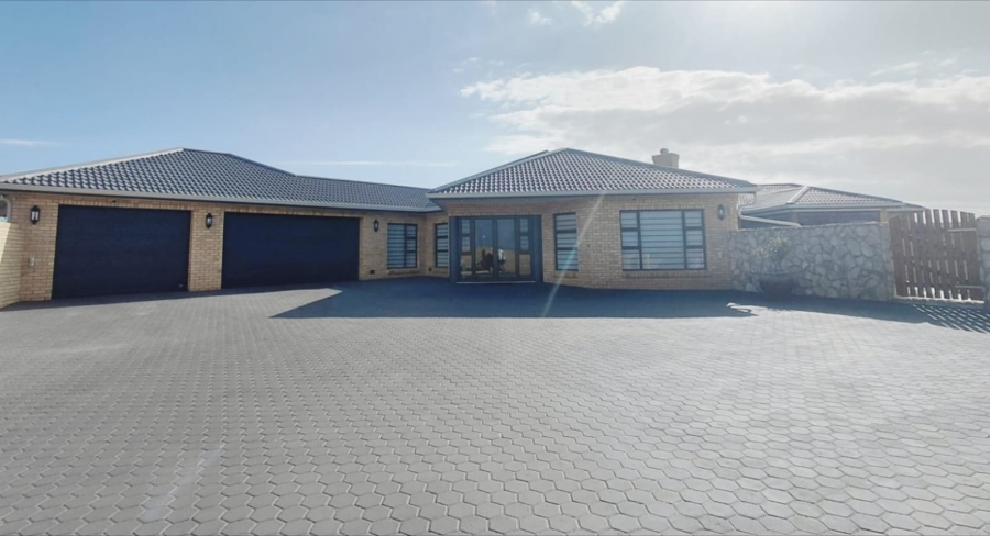 3 Bedroom Property for Sale in Stilbaai Wes Western Cape